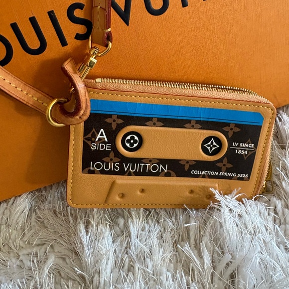 Louis Vuitton Handbags - Louis Vuitton cassette card holder